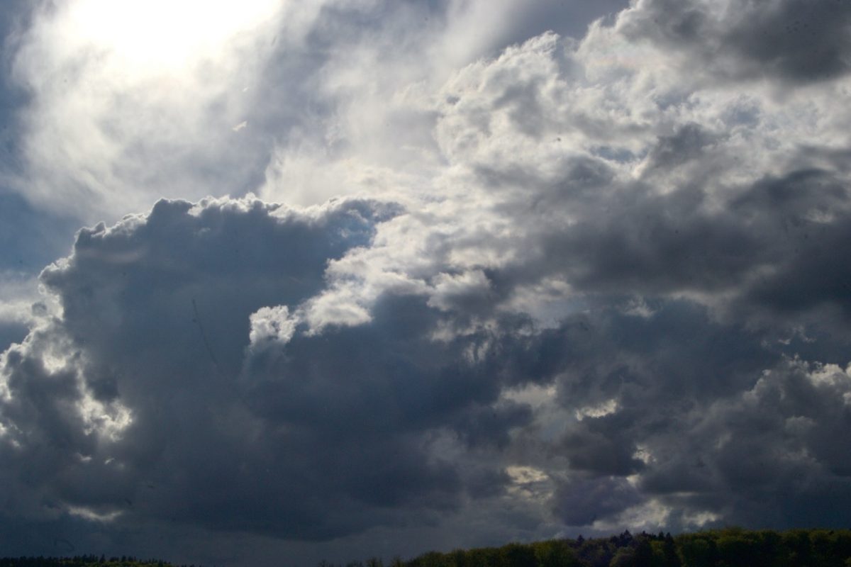 Branchenreport: Das Gewerbe spürt Gegenwind Der Knick kam überraschend und deutlich. Nach einem noch günstigen Auftakt für die KMU im laufenden Jahr sind in den Sommermonaten dunklere Wolken aufgezogen. Doch die Zuversicht bleibt.